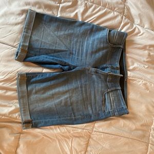 Apt 9 stretch denim Bermuda with tummy control waist band size 10